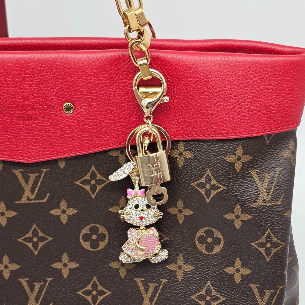 Louis Vuitton Authentic Gold Lock & Key 🔑 Bag Charm + Unbranded Keychain - Picture 7 of 7